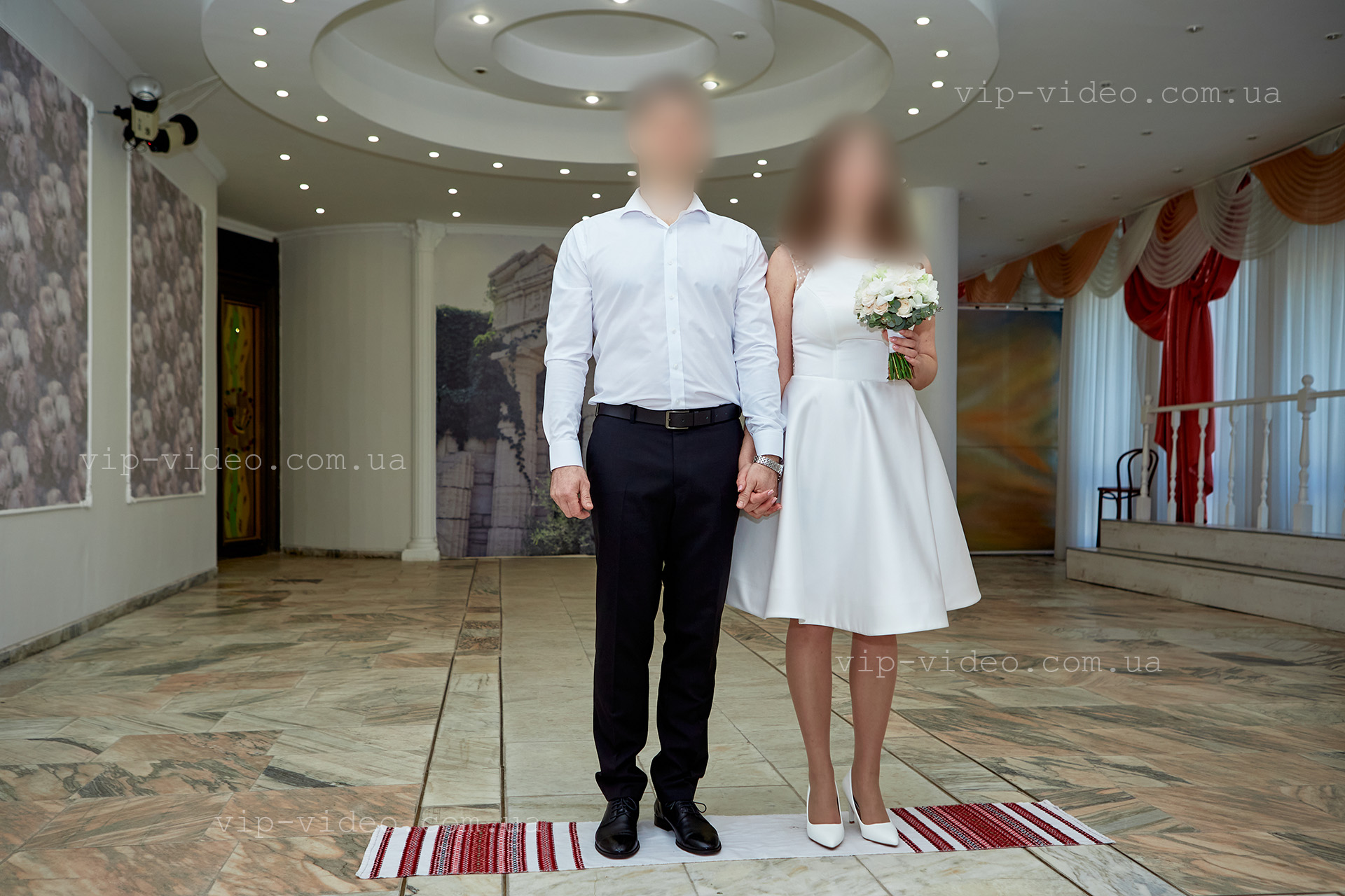 Фотографія загального вигляду зали для урочистої церемонії Дніпровського РАЦС Київ зі сторони входу