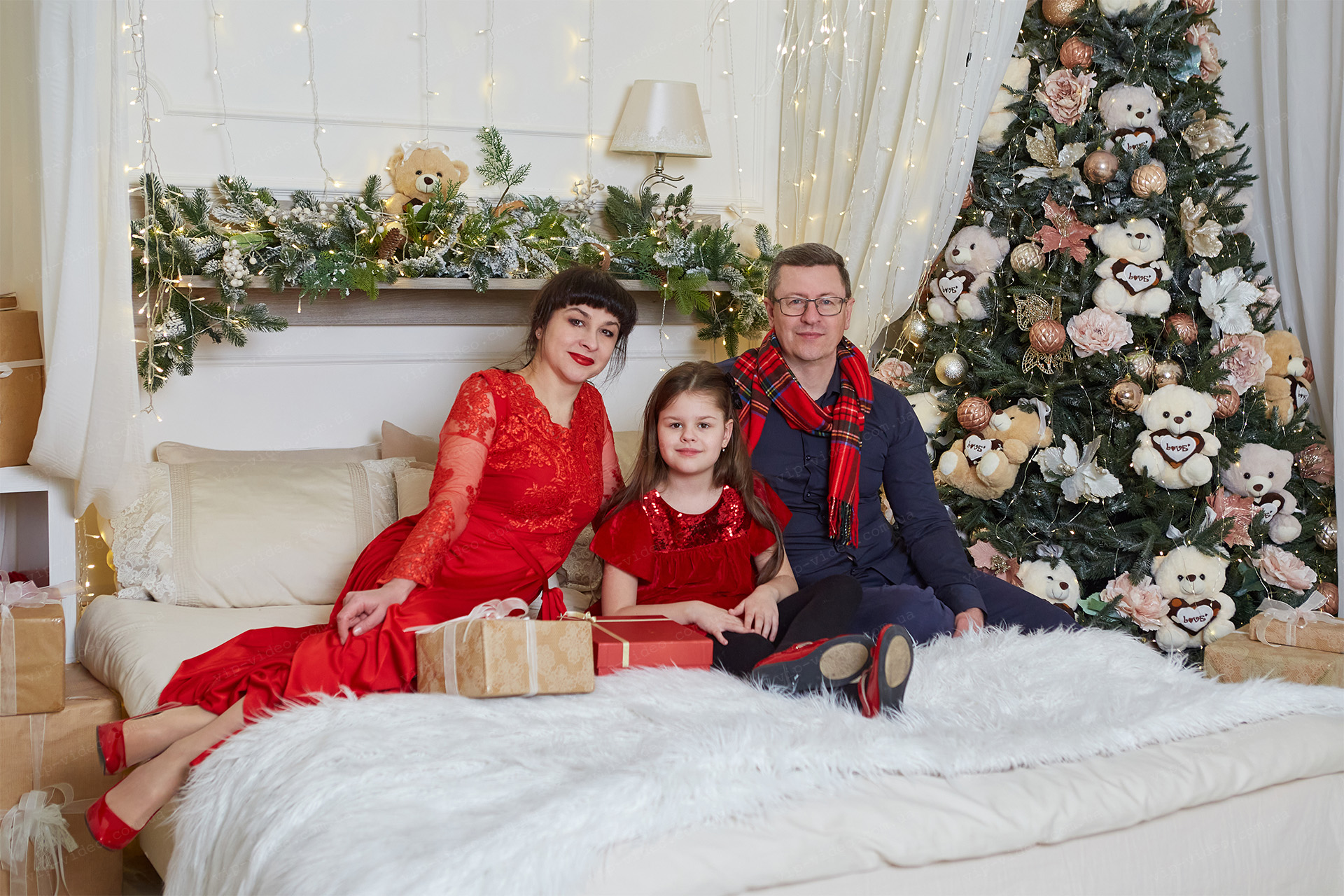Фотографія сімейної новорічної фотосесії
